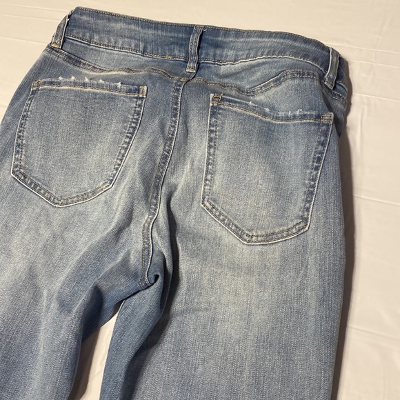 refuge women distressed jean size 6 blue color  in excellent condition - Picture 9 of 11